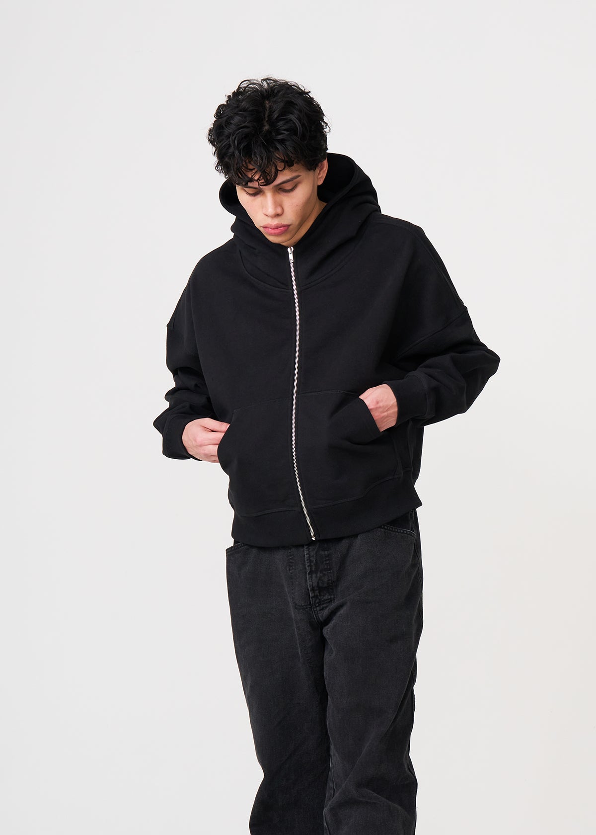 Black Heavyweight Full-Zip Sweatshirt – NoveaTerra